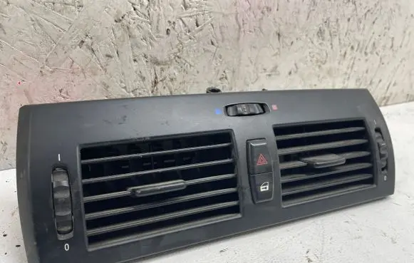 BMW X3 E83 Dash center air vent grill 3400074