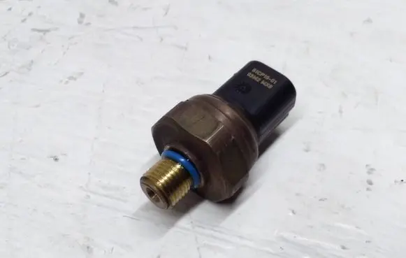 Fuel pressure sensor