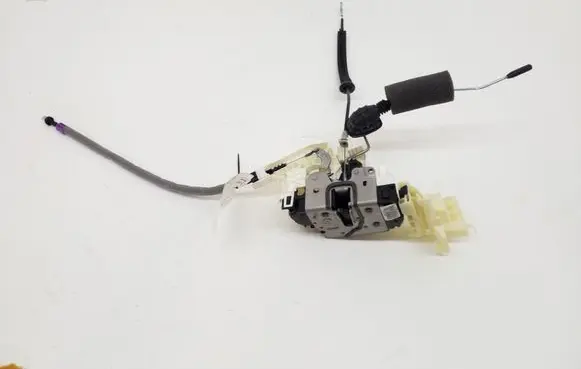 Mercedes-Benz CLS C218 X218 Front door lock A2047203035