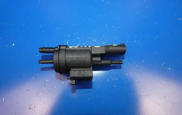 Mercedes-Benz A W176 Turbo solenoid valve 0025407097 48B43625C02