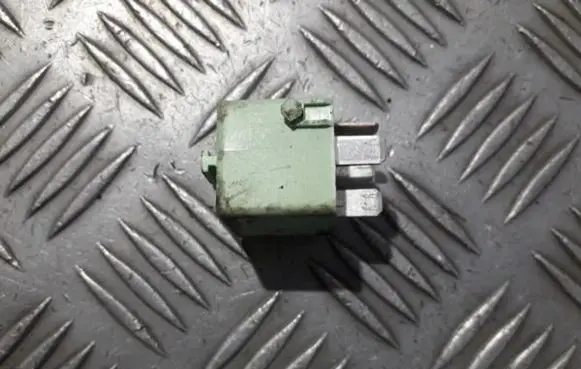 BMW 5 E39 Other relay 8373700 v23134-k59-x312