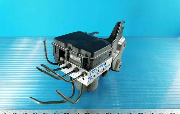 Toyota Avensis T270 ABS Pump 0265251490 4454005100 11072580513
