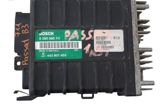 Volkswagen PASSAT B3 Engine control unit/module 0280000711 443907403 28RT7328