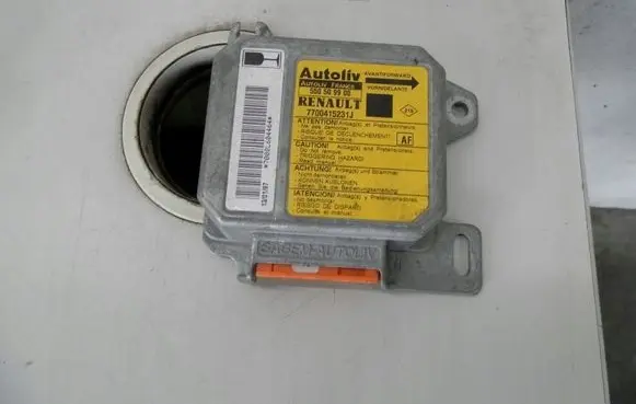 Renault Megane I Airbag control unit/module 7700415231J