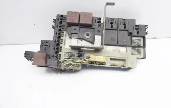 Renault Clio II Fuse box cover 8200031554