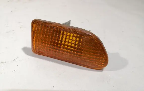 Toyota Avensis T250 Front fender indicator light