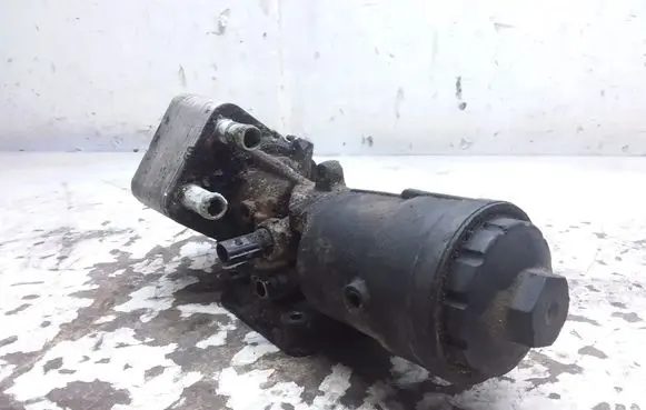 Skoda Octavia Mk2 (1Z) Oil filter mounting bracket 045115389E