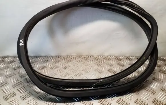 Seat Leon (1P) Front door rubber seal 1P0867365B