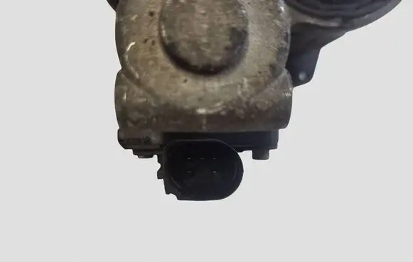 Volkswagen Golf V EGR valve 03G129637A 03G131502