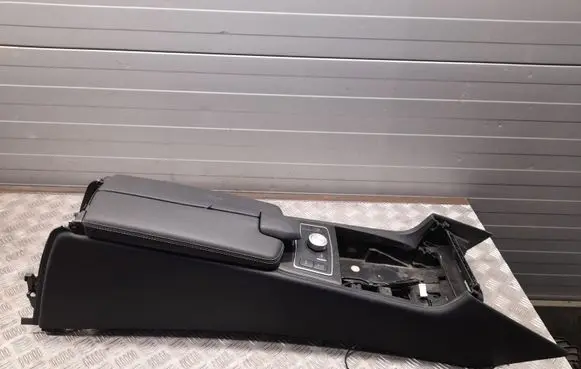 Mercedes-Benz CLS C218 X218 Center console A2186800050 A218540211