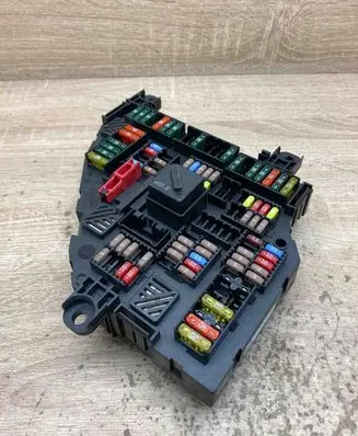 BMW 5 F10 F11 Fuse module 9252813 1670498