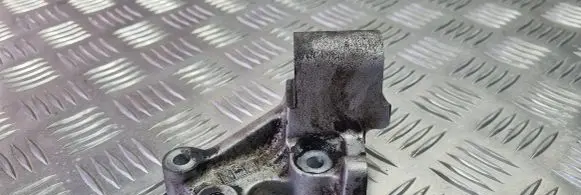 Toyota Avensis T220 Engine mounting bracket