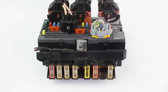 Citroen C5 Fuse module 9666700180