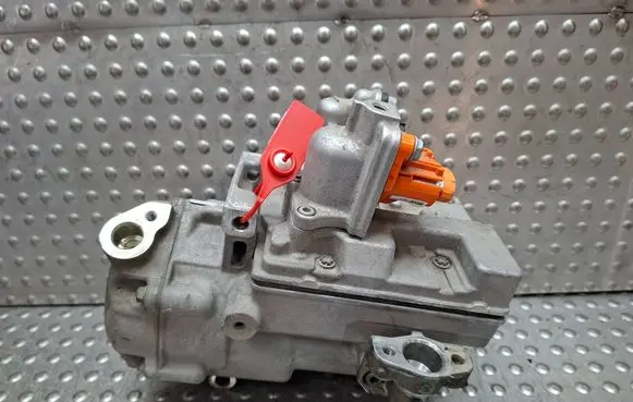 Renault Twingo III Air conditioning (A/C) compressor (pump) S25071676 926000134R