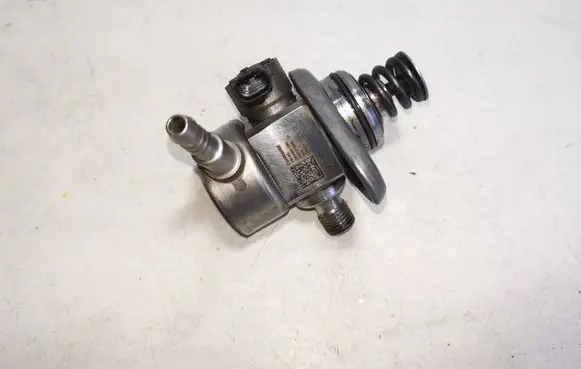 Audi A3 S3 8V Fuel injection high pressure pump 04E127026E