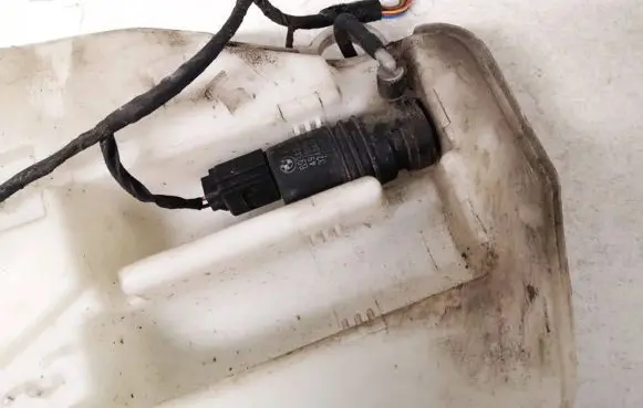 BMW 5 GT F07 Windscreen/windshield washer pump 693416001 6934160-01