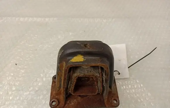 Mercedes-Benz E W123 Rear differential mounting bracket 