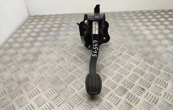 Citroen Berlingo Clutch pedal 9820886180