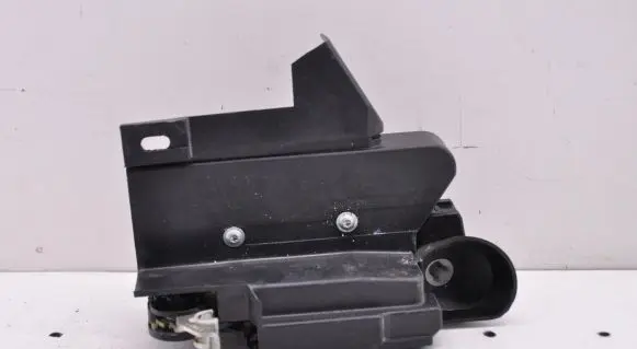 Dacia Sandero III Coupe door lock (next to the handle) 