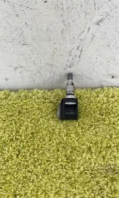 Mercedes-Benz A W176 Tire pressure sensor 70503704