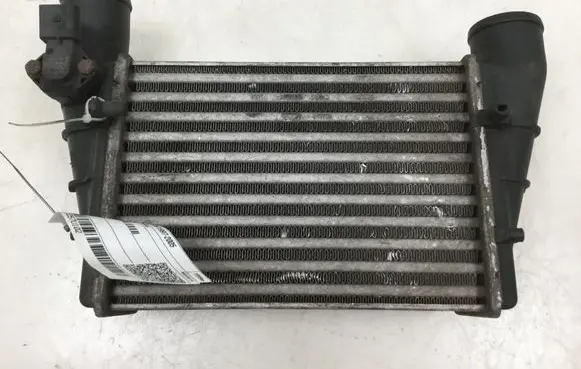 Volkswagen PASSAT B5 Intercooler radiator 058145805B