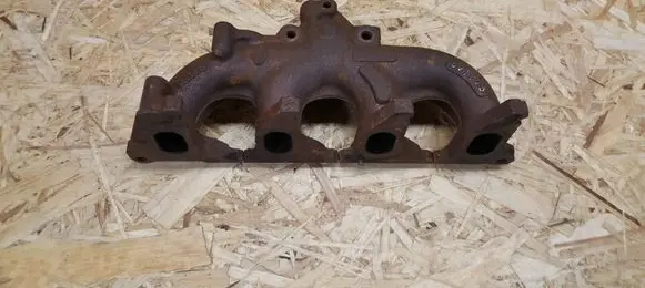 Volvo V70 Exhaust manifold 897795