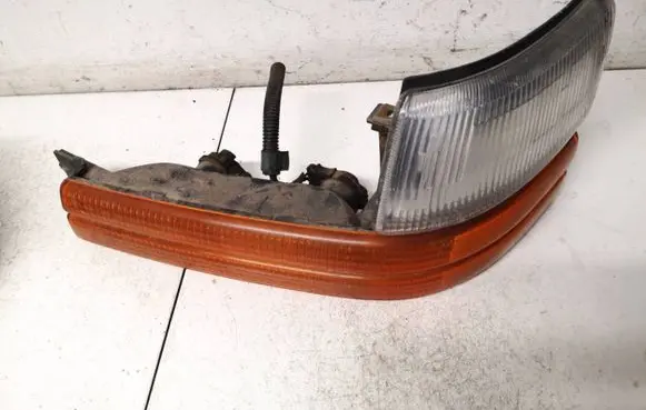 Chrysler Town Country II Front indicator light 4399939