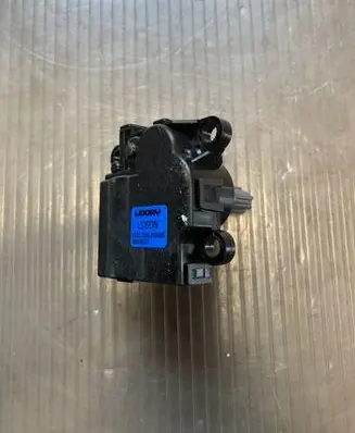 Hyundai Santa Fe Air flap motor/actuator D332JY9AA05