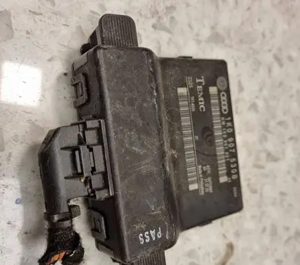 Audi A3 S3 8P Gateway control module 1K0907530B 1K0907951