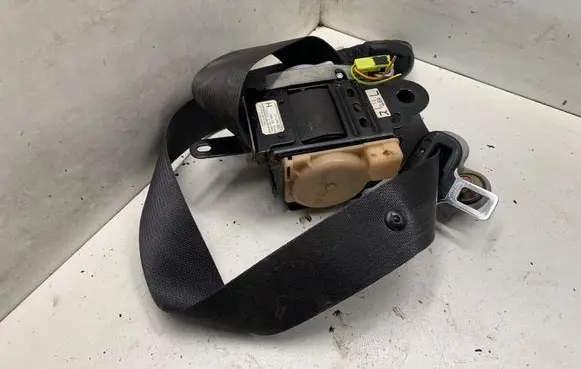 Mazda 6 Front seatbelt 0431093