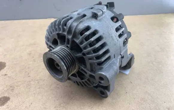BMW 3 E90 E91 Generator/alternator 7802471 12317802471