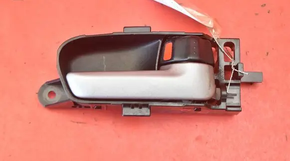 Suzuki Grand Vitara II Front door interior handle