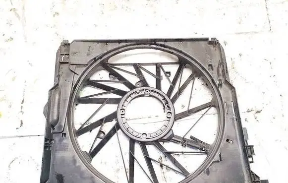 BMW 5 GT F07 Radiator cooling fan shroud 758902603 16141910