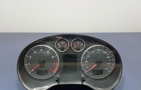 Audi A3 S3 8P Speedometer (instrument cluster) 8P0920930G