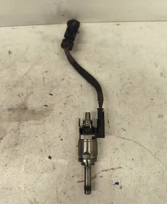 Volvo XC90 Fuel injector 31336653