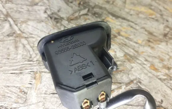 Hyundai Santa Fe Fuel tank opening switch 935552B000