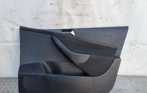 Volkswagen PASSAT B6 Front door card panel trim 3C1867012