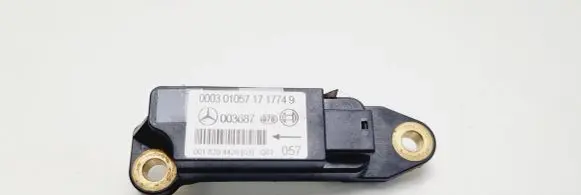 Mercedes-Benz C W203 Airbag deployment crash/impact sensor 0018204426 003687 000301057177749