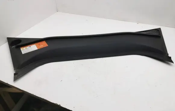 Tesla Model S Front trunk storage compartment 102864300A