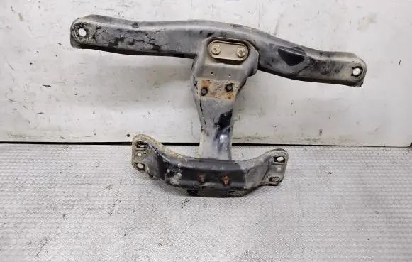 Subaru Legacy Gearbox mounting bracket
