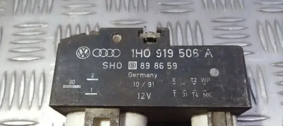 Volkswagen Golf III Coolant fan relay 1H0919506A 898659