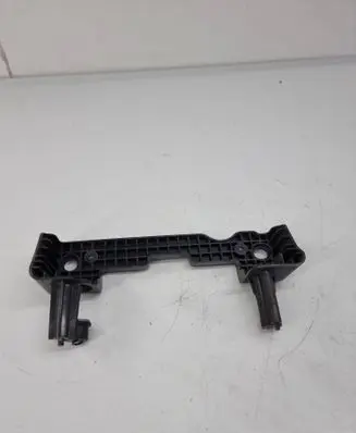 Jaguar F-Pace Intercooler pipe mounting bracket M8A26K785AC