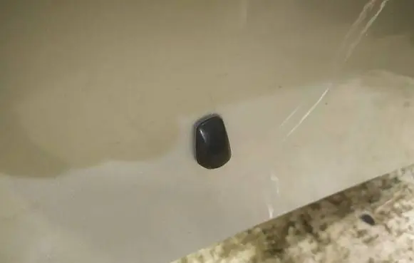 Windshield washer spray nozzle