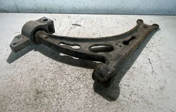 Skoda Octavia Mk2 (1Z) Front lower control arm/wishbone