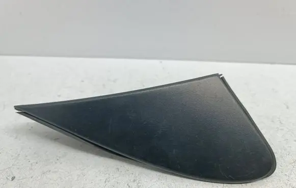 Fender trim (molding)