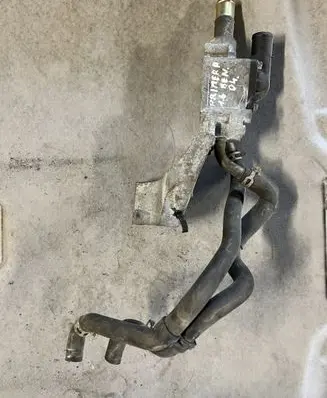 Nissan Primera Thermostat/thermostat housing 130499F600 130499F60
