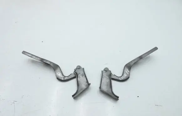 Seat Leon (5F) Engine bonnet/hood hinges 5F0823301A 5F0823302A