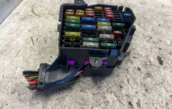 Audi A4 S4 B6 8E 8H Fuse module 8D1941824