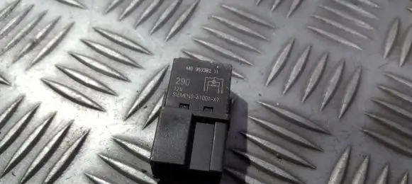 Mitsubishi Pajero Pinin Other relay mb95338211