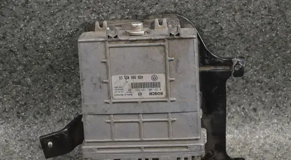 Volkswagen Golf III Engine control unit/module 028906021